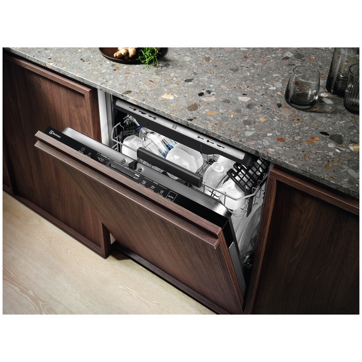 Masina de spalat vase incorporabila Electrolux KEMB9310L, 15 seturi, 8 programe, Clasa D, AirDry, QuickSelect, Usa slide, Motor inverter, Brat SatelliteClean, Afisaj digital, Indicator luminos pe podea, Start intarziat, 60 cm
