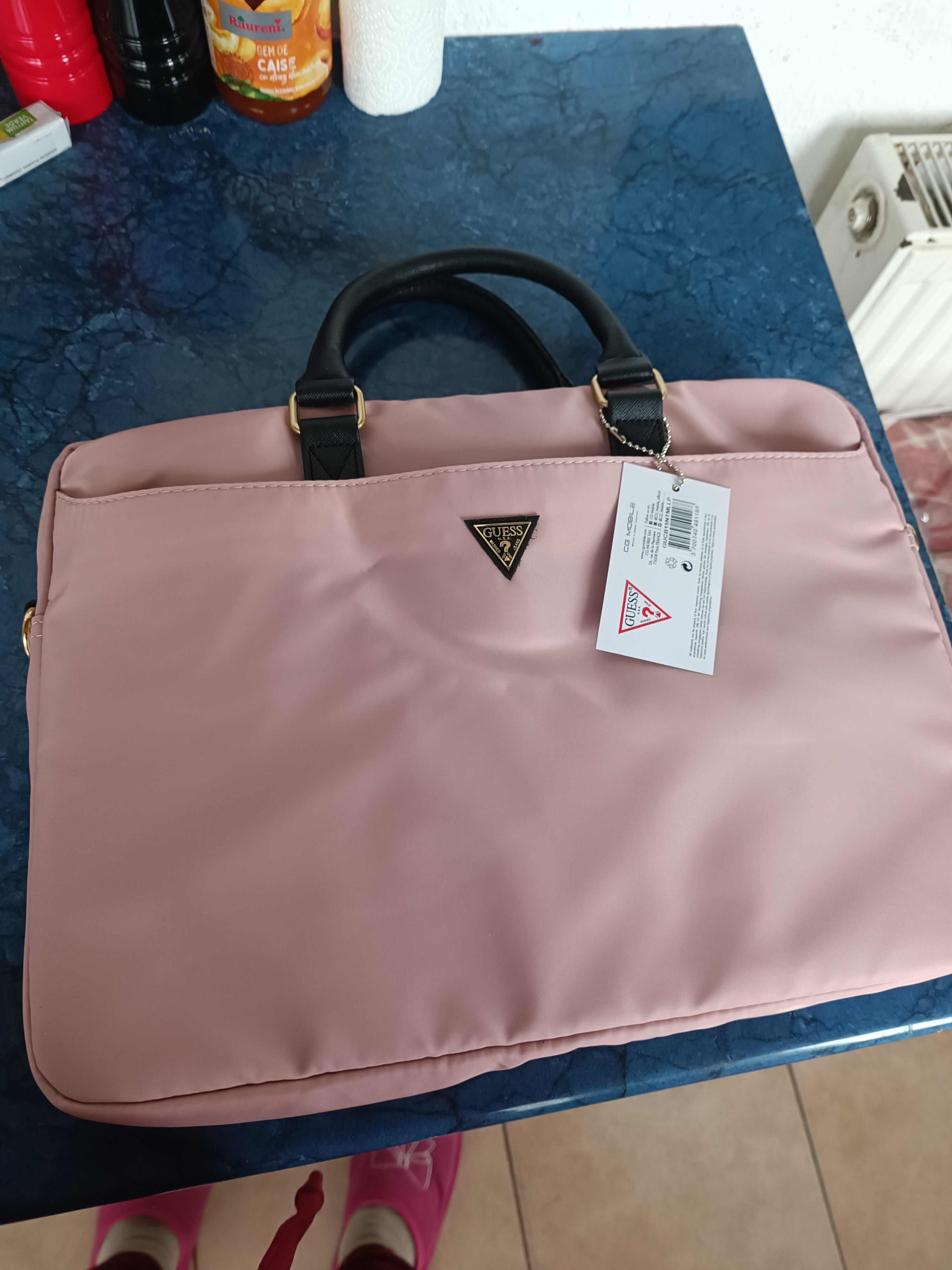 Geanta Guess Nylon Triangle Logo compatibila cu laptop 16 inch Pink