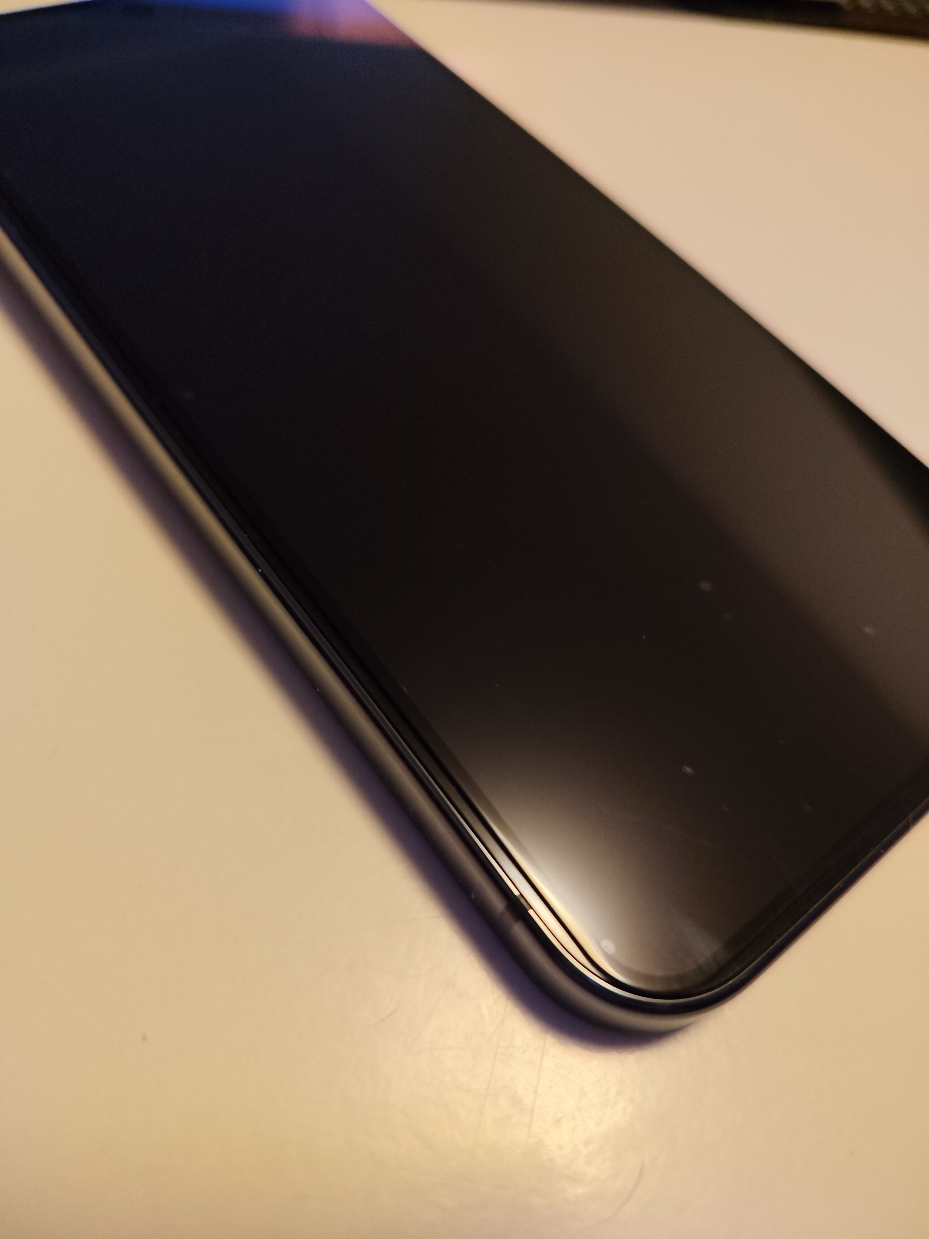 Folie Sticla CASEY STUDIOS™ compatibila cu Google Pixel 8 Pro, Full Cover 3D, Full Glue, Duritate Militara, Ultra HD, Anti Zgarieturi, Anti Amprente, Anti Socuri, Margini Negre