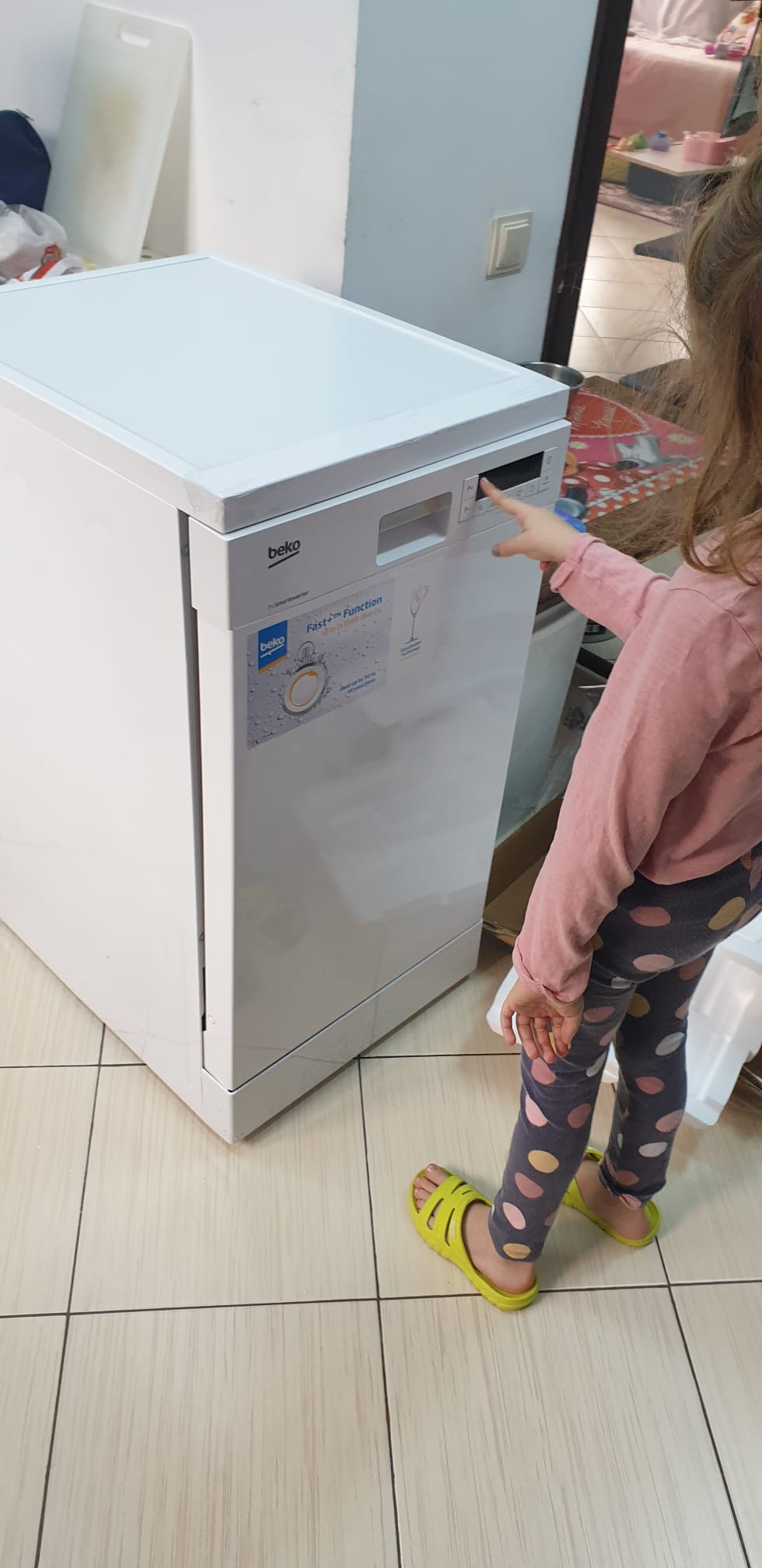 Masina de spalat vase Beko DFS26024W 10 seturi, 6 programe, Clasa E, Motor ProSmart Inverter, Fast+, HalfLoad, SuperRinse, Quick&Clean, AutoGlassShield, 45 cm, Alb
