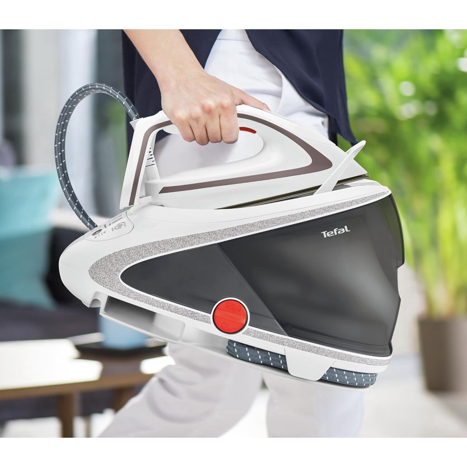 Statie de calcat Tefal Pro Express Ultimate GV9567, 2600W, 7.7 bari, jet de abur 500 g/min, alb/negru