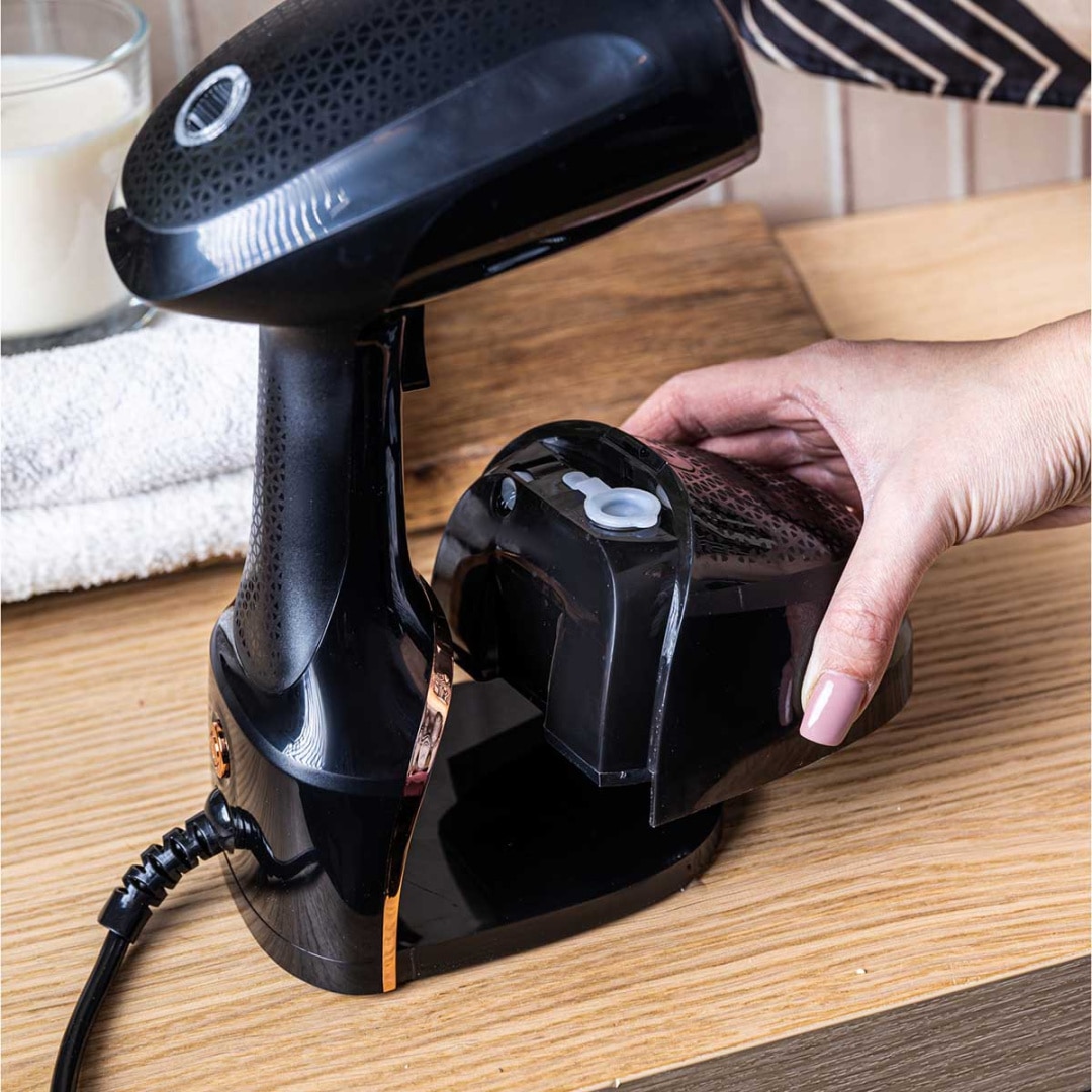 Parownica verticala 1500W, 400ml, ceramica, compacta, pentru imbracaminte