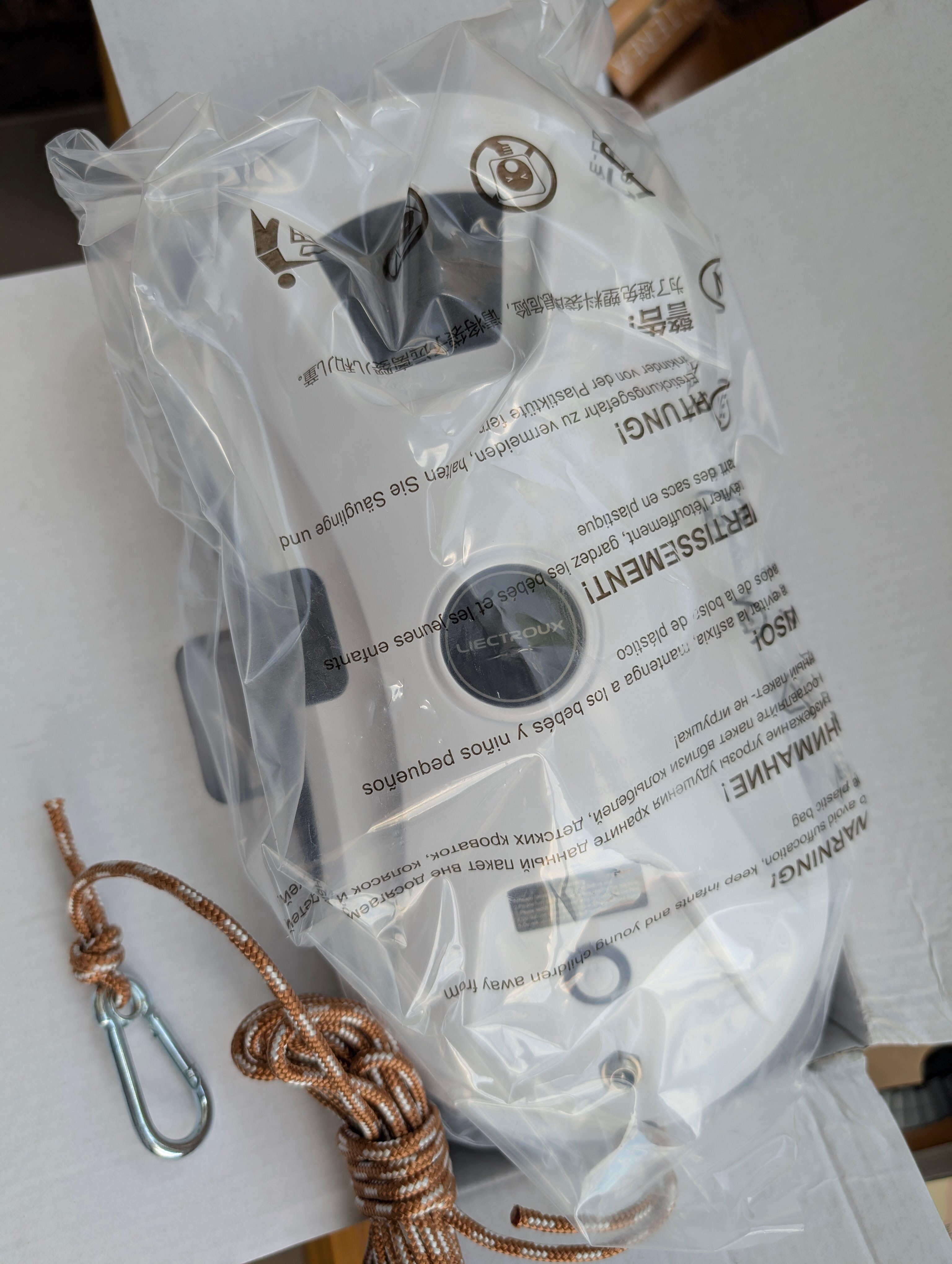 Robot de curatare geamuri Liectroux YW610, aspirator robot pentru ferestre, pulverizare cu apa cu ultrasunete, stergator de geamuri pentru casa, mopping uscat si umed, telecomanda