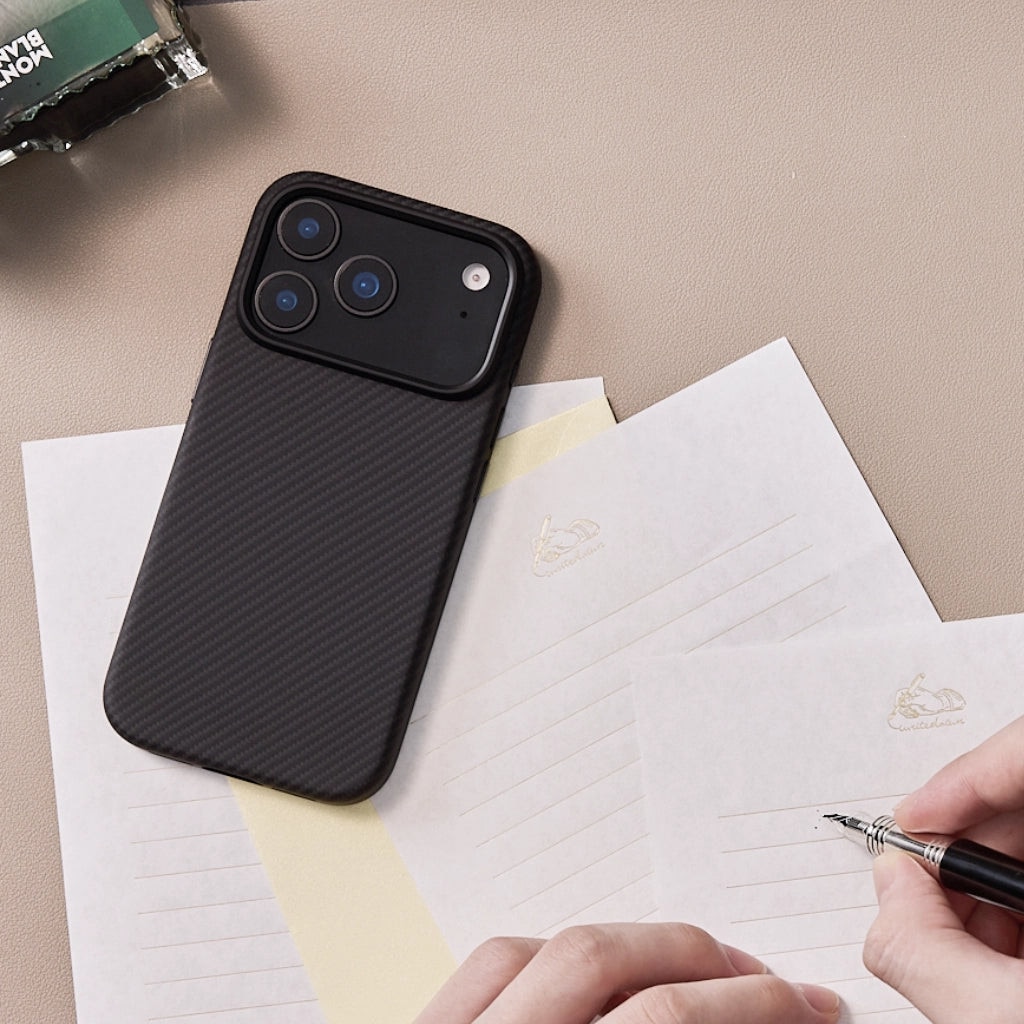 Carcasa Pitaka Aramid UltraGuard compatibila cu iPhone 17 Pro, Negru/Gri