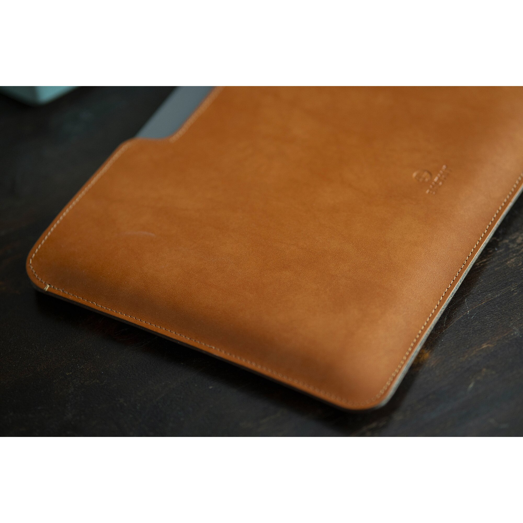 Husa pentru MacBook 13 PRO Baltan Razor 13 inch din piele naturala premium rezistenta la apa, maro