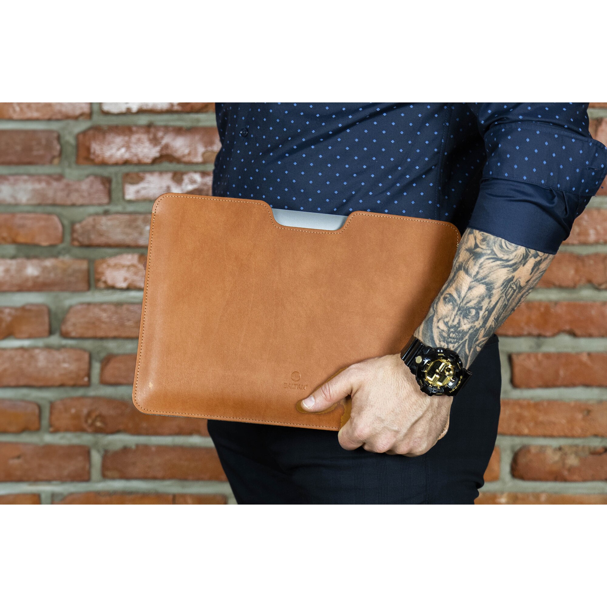 Husa pentru MacBook 13 PRO Baltan Razor 13 inch din piele naturala premium rezistenta la apa, maro