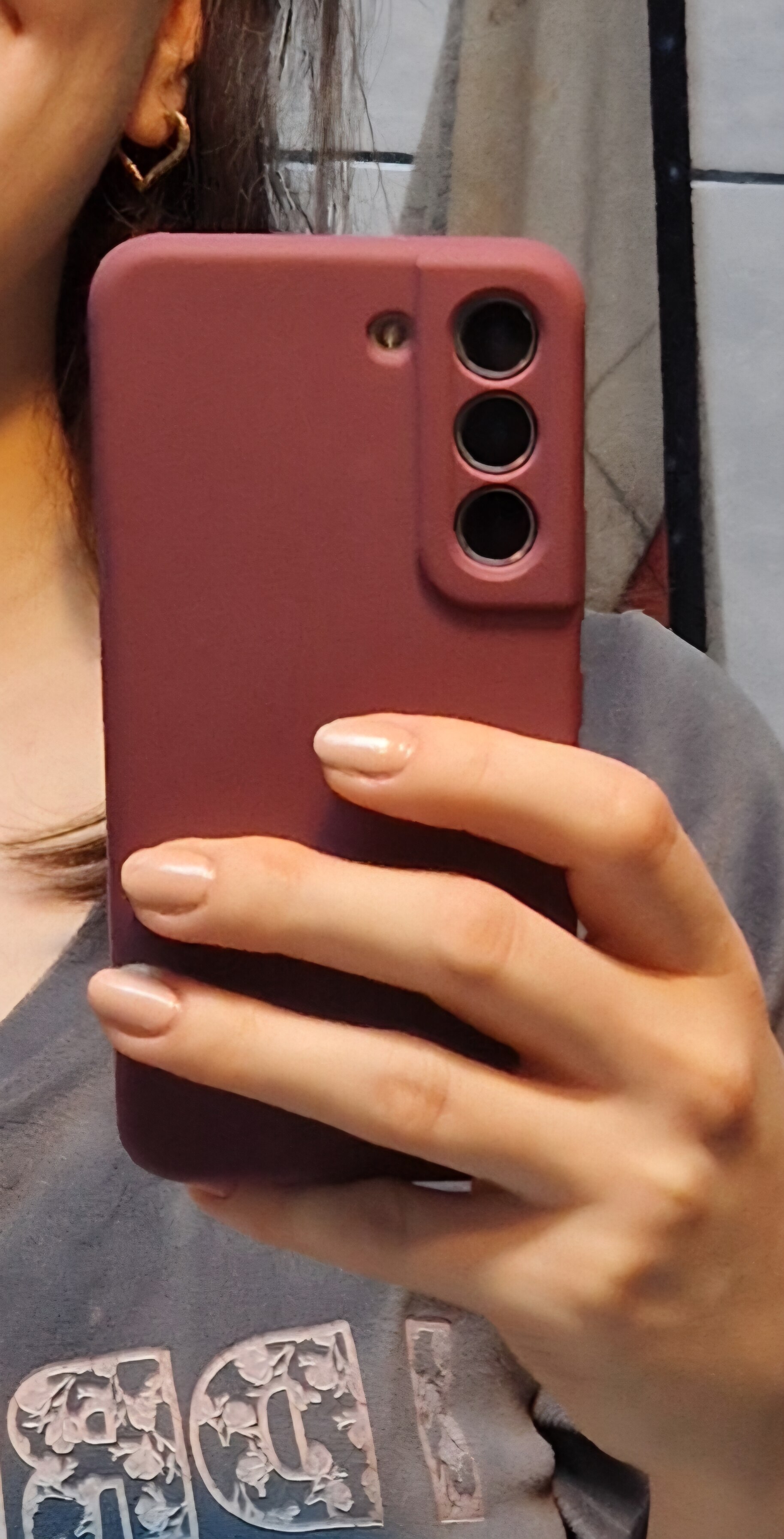 Husa CASEY STUDIOS™ compatibila cu Samsung Galaxy S22, Soft Silicone Premium, Burgundy, Microfibra in Interior, de Protectie, Ultra Slim, pentru Incarcare Wireless, Margini Ridicate pentru Protectia Ecranului si a Camerelor