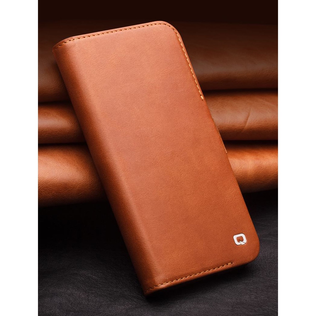 Husa slim pentru iPhone 14 Pro, Qialino, din piele naturala, inchidere magnetica, stand, cu buzunar interior, protectie 360, culoare Maro tabac