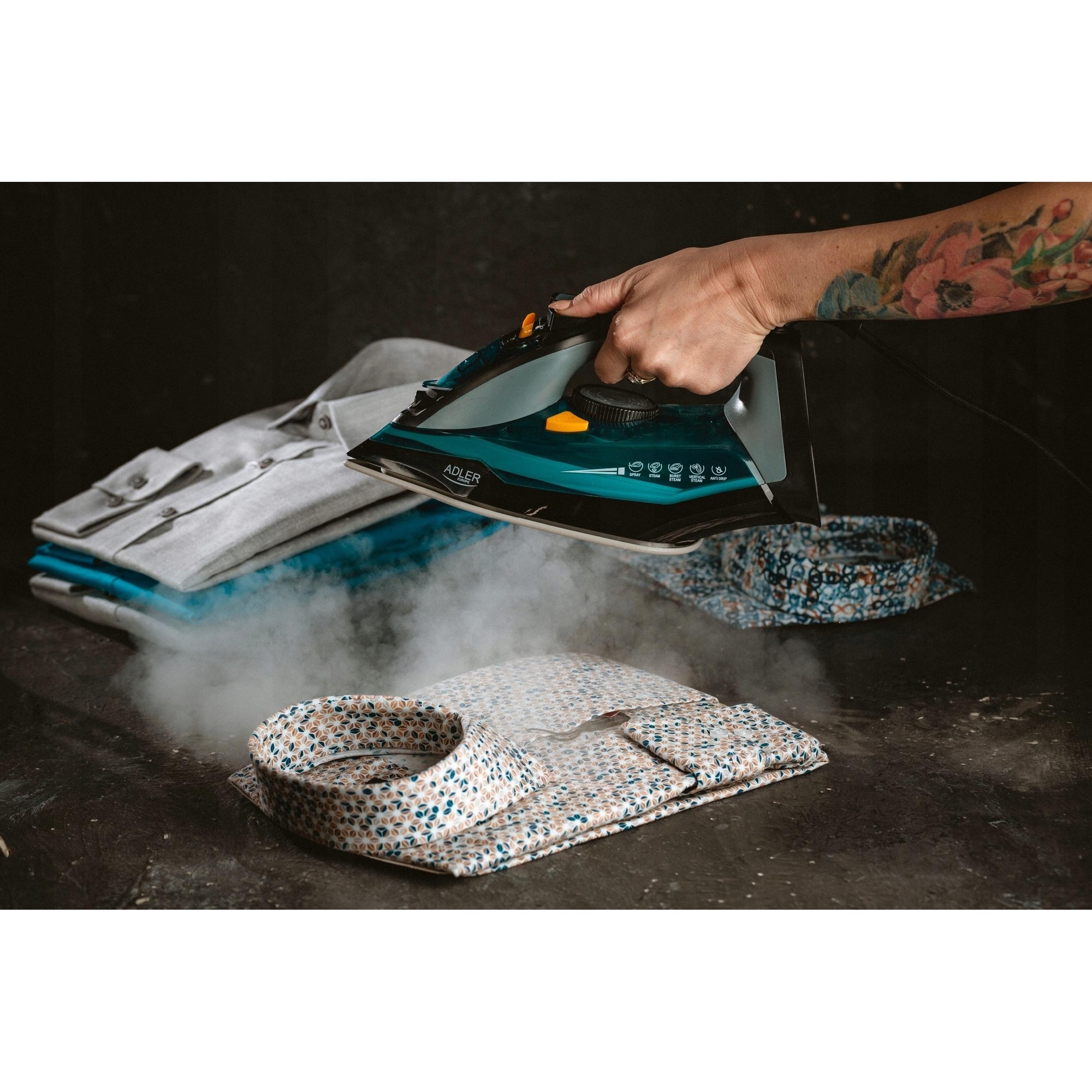 Fier de calcat cu abur Adler AD 5032, 3000W, ceramica, sistem auto-curatare, rezervor 350ml, 30x12x15cm