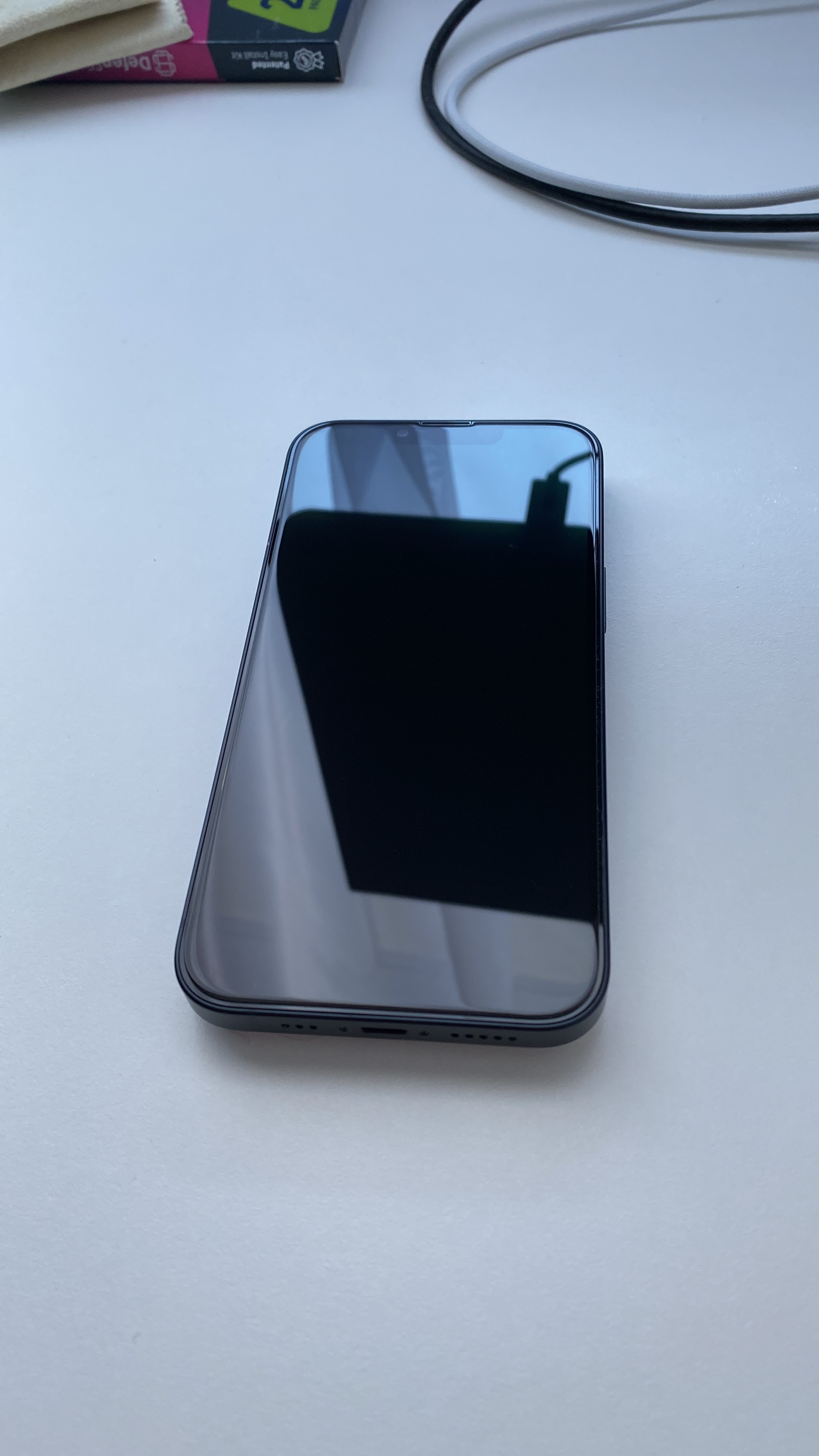 Set 2 Folii sticla pentru iPhone 13 / 13 Pro, Full Cover 3D, DefenSlim, instalare usoara si rapida cu dispozitiv de potrivire automata in 30 sec cu Easy Install Kit patentat, protectie telefon
