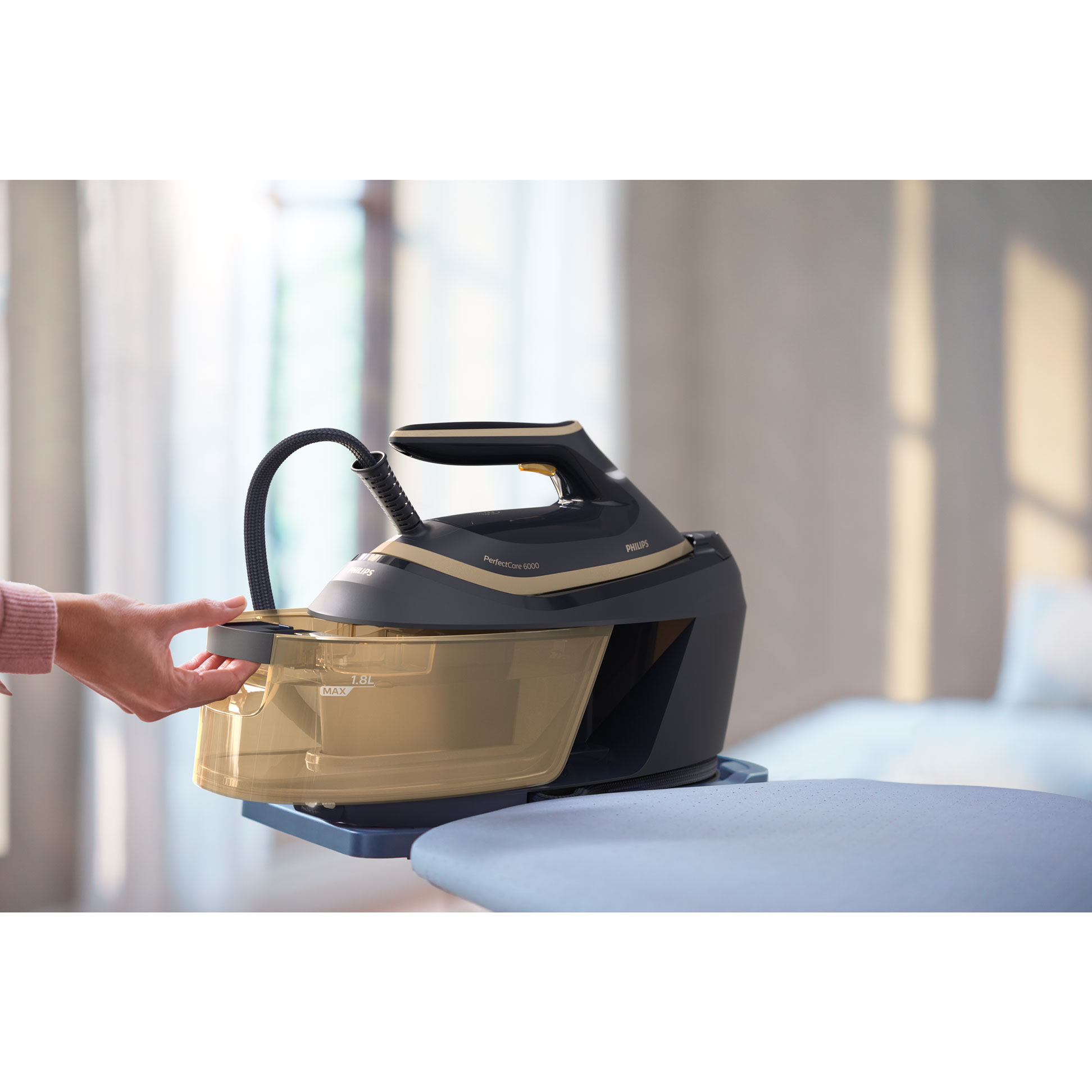 Generator de abur Philips PerfectCare PSG6066/20, 2400W, 600g abur, 1.8L, SteamGlide Advanced
